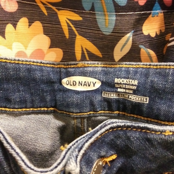 NWT Old Navy Rockstar Skinny Jeans Plus Size 30 Long - Picture 3 of 5